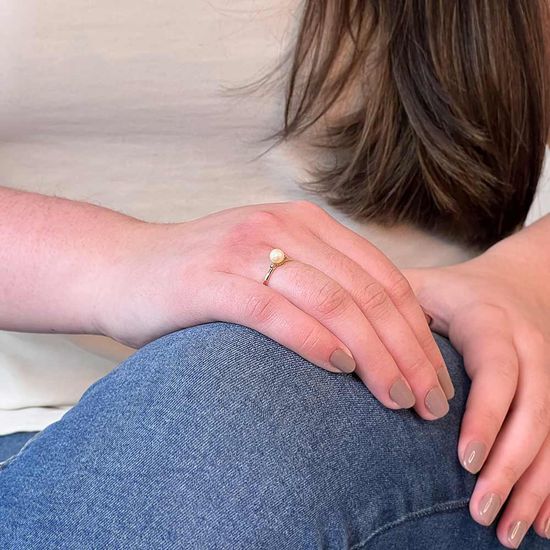 anel-feminino-em-ouro-18k-com-diamante-e-perola-A771