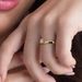 anel com diamante grande e ouro 18k para mulher