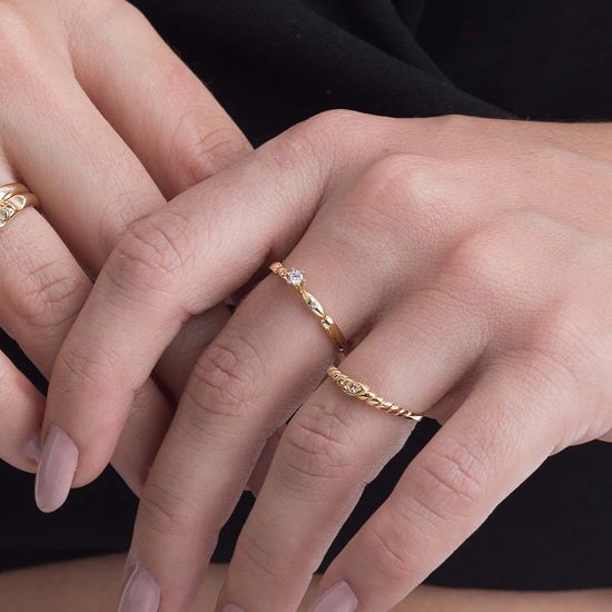 Anel-Solitario-Feminino-Em-Ouro-Amarelo-Com-Zirconias