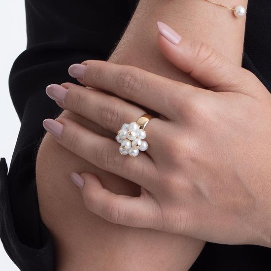 anel-com-perolas-biwa-para-mulheres