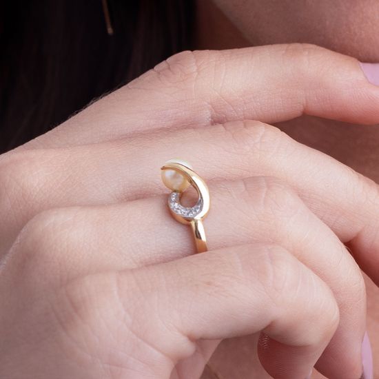anel abstrato de pérola e diamantes em ouro 18k fluiarte