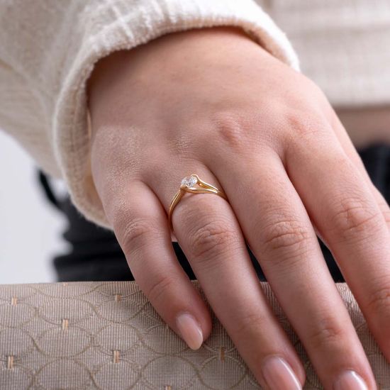 Anel-solitario-em-ouro-com-pedra-grande