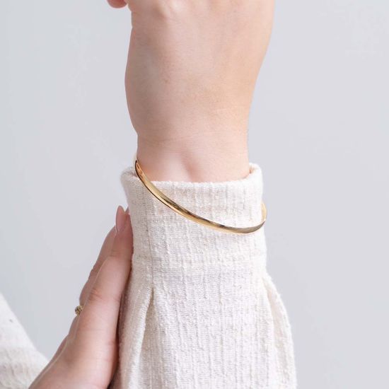 pulseira-elegante-feminina-rigida-em-ouro-amarelo