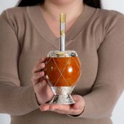 Conjunto de chimarrao Fluiarte com bomba modelo Cangucu e cuia coquinho com base de prata