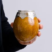 Cuia para chimarrao coquinho com detalhes em prata