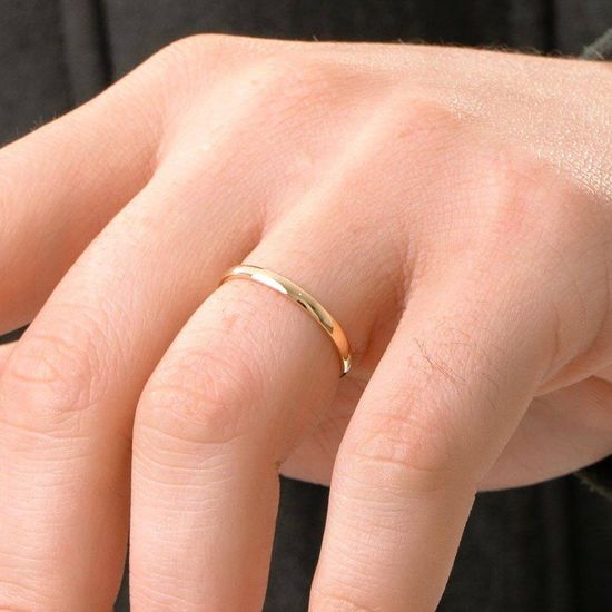 Alianca-Masculina-da-Fluiarte-Joias-Lisa-e-em-Ouro-Amarelo-18k