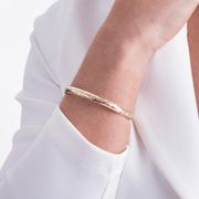 bracelete-de-ouro-18k-com-acabamento-refinado