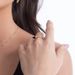 anel-feminino-elegante-em-ouro-18k-com-zirconias
