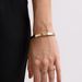 Bracelete-Liso-em-Ouro-Amarelo-18K-com-Borda-Interna-e-6mm-de-Largura