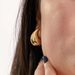 Brinco-de-design-organico-em-ouro-10k-