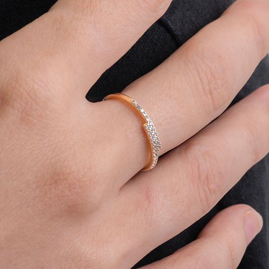 Anel-em-Ouro-Delicado-Cravejado-de-Pedras