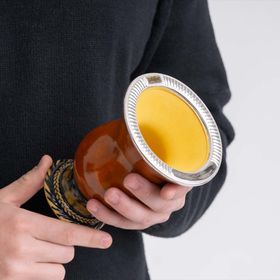 Cuia-de-Chimarrao-em-Prata-e-Ouro-com-Desenhos-Delicados-entalhados