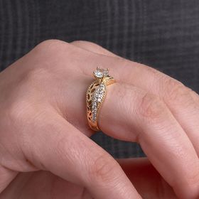 Anel-solitario-contemporaneo-em-ouro-e-pedras