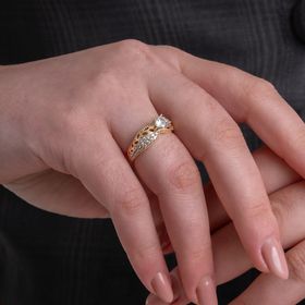 Anel-em-ouro-aro-trabalhado-e-zirconias