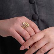 Anel-femino-com-ondas-irregulares-em-ouro