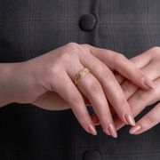 Anel-em-ouro-amarelo-feminino-com-aro-trabalhado