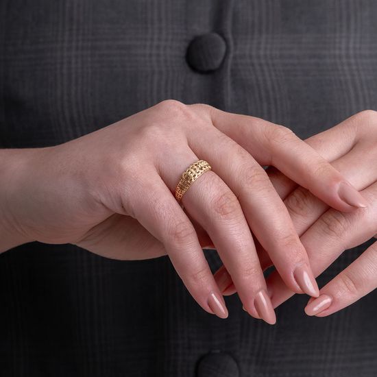 Anel-em-ouro-amarelo-feminino-com-aro-trabalhado
