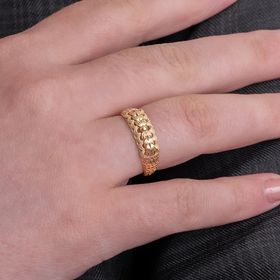 Anel-em-ouro-amarelo-com-aro-trabalhado