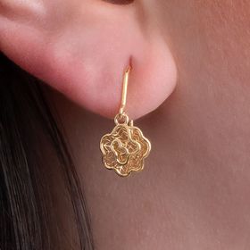 Brinco-floral-em-ouro-amarelo-para-mulheres