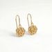 Brinco-em-flor-organica-de-ouro
