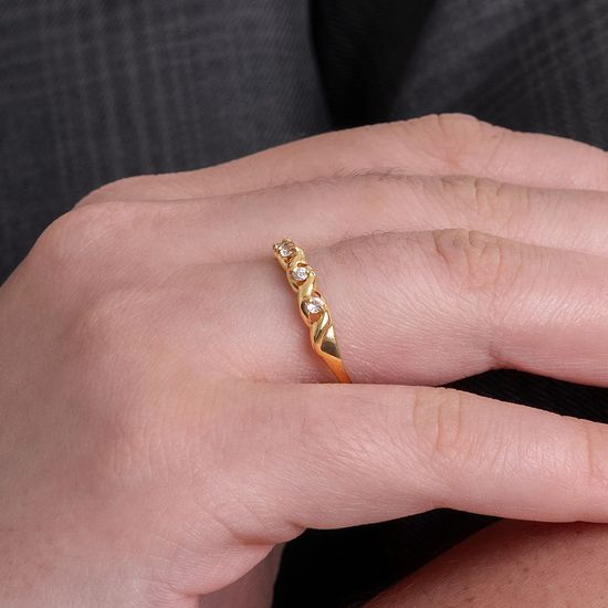 Anel-em-Ouro-Amarelo-18K-com-Zirconias-para-Uso-Diario