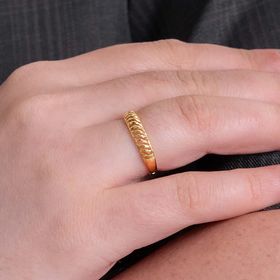 Anel-Classico-em-Ouro-Amarelo-com-Acabamento-Trabalhado