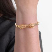 Bracelete-em-ouro-com-designer-geometrico