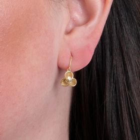 Brinco-Feminino-em-Ouro-de-Flor-Trevo-Texturizada