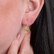 Brinco-Gota-Ouro-com-Detalhe-Geometrico