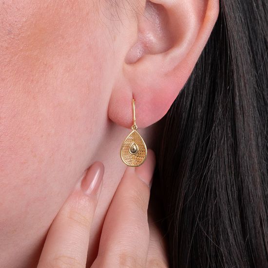 Brinco-Gota-Ouro-com-Detalhe-Geometrico